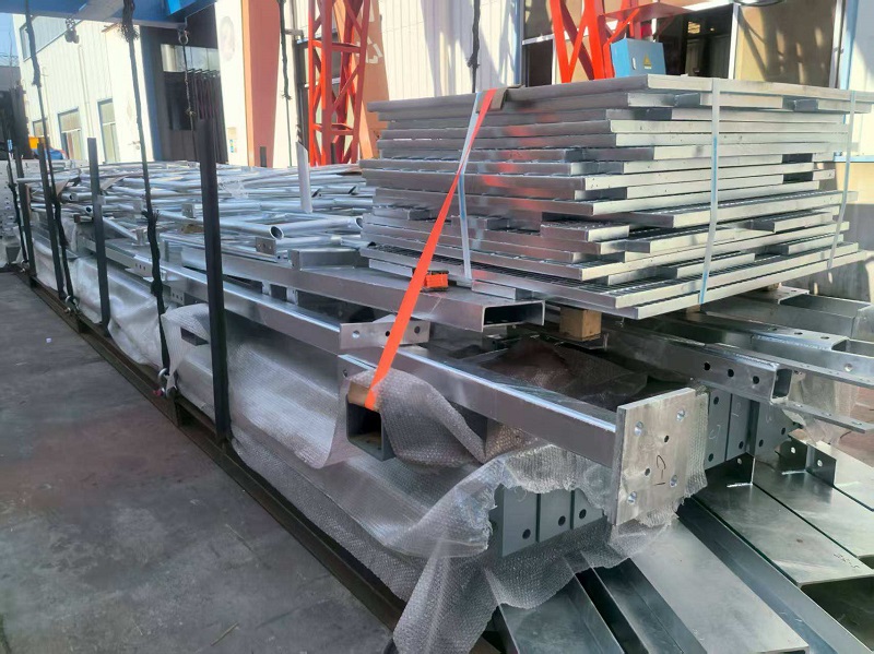 Болат баспалдақтары Кайман аралдарына келеді: жаңа сәулет элементі өзінің Тынық мұхиттық сапарын бастайды