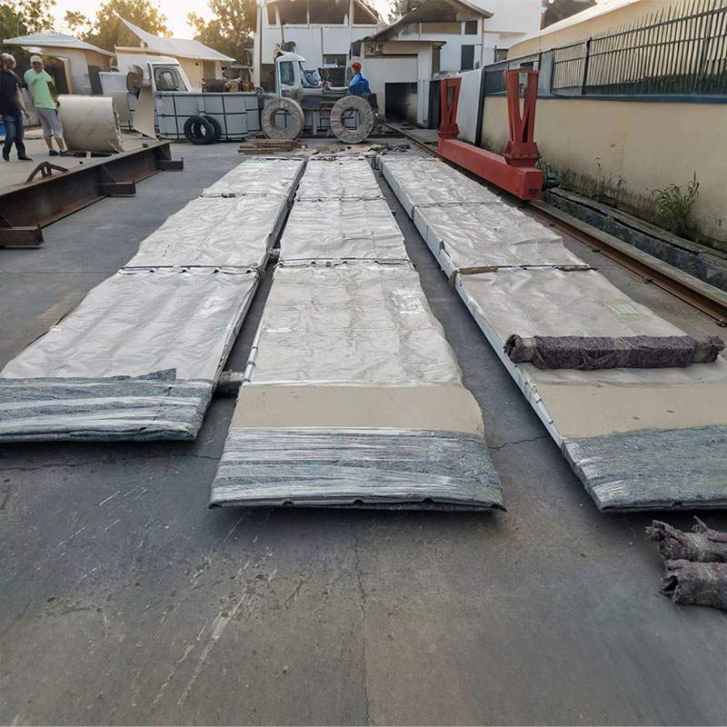 Түрлі-түсті болат тақтайшалар заманауи шатыр мен қабырғаларды қаптау үшін ең жақсы шешім болып табылады